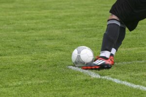 Bentuk bola dalam futsal dan sepakbola